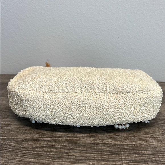 Elegant Cream and White 3D Floral Shoulder Bag 💜✨ - Picture 5 of 7